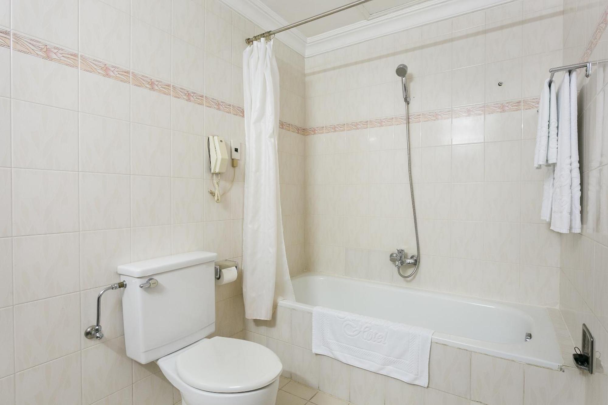 Suite Nhìn Ra Sông